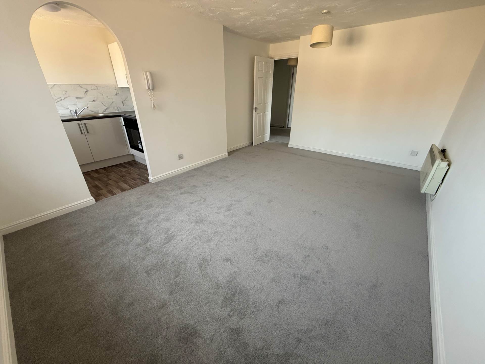 Additional Property Image 2 bedroom Flat for sale in Erith 4