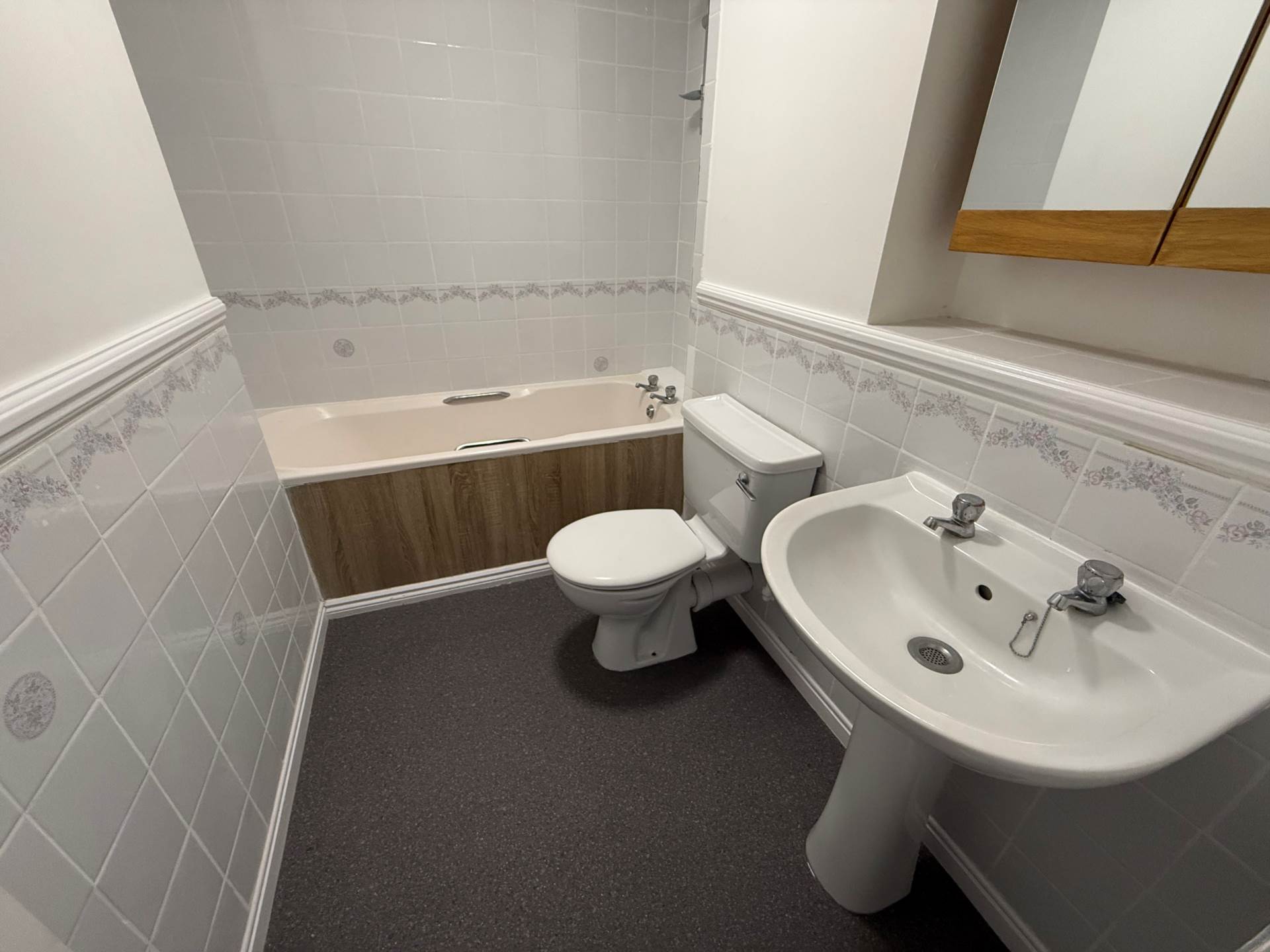 Additional Property Image 2 bedroom Flat for sale in Erith 11