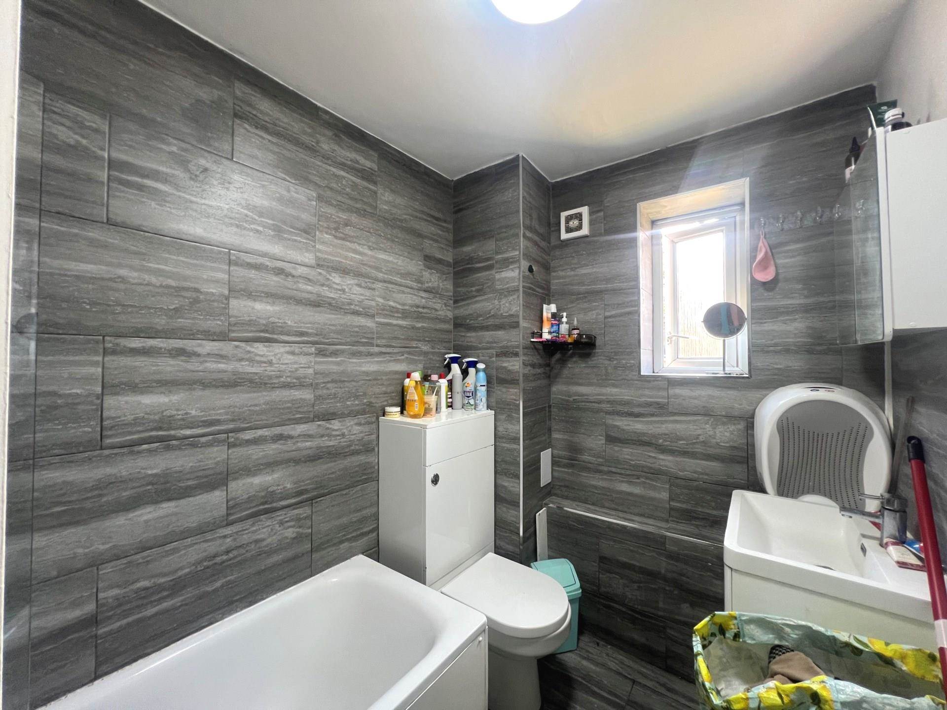 Additional Property Image 1 bedroom Flat for sale in London 6