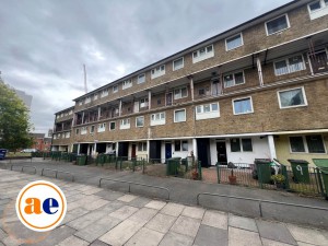 3 bedroom Maisonette for sale in London