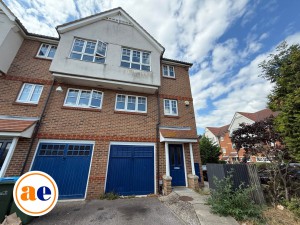3 bedroom Terraced for sale in London
