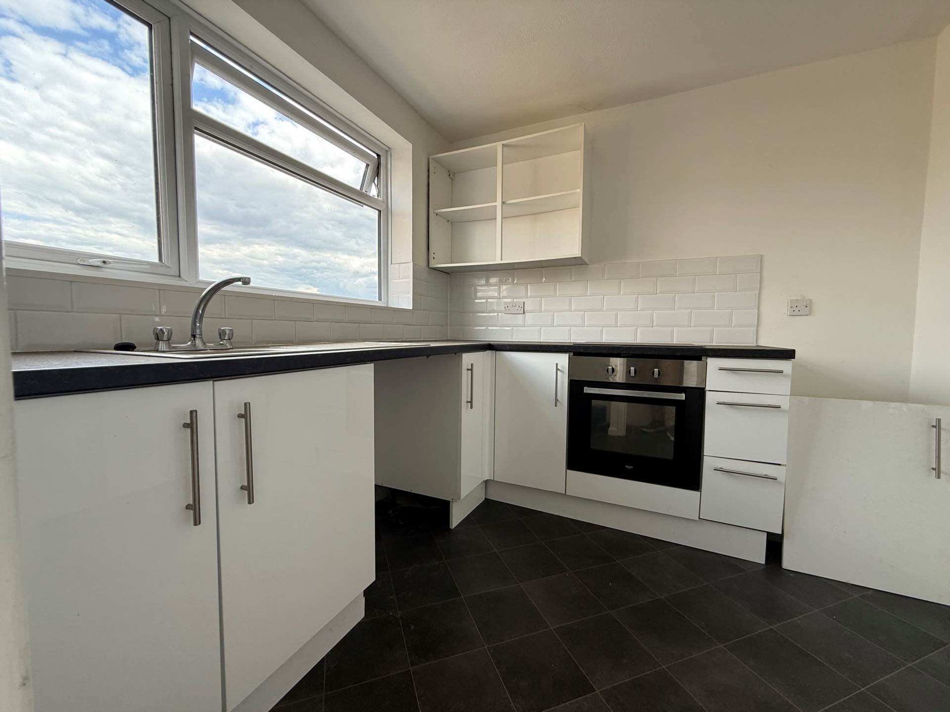 Additional Property Image 2 bedroom Apartment for sale in Erith 3