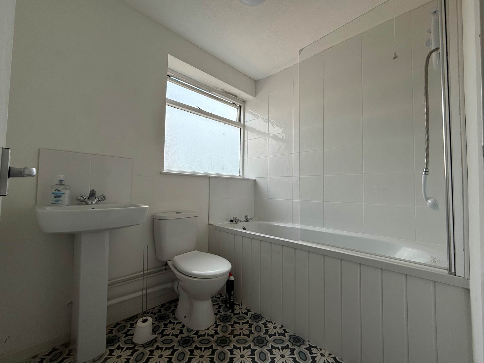 Additional Property Image 2 bedroom Apartment for sale in Erith 7