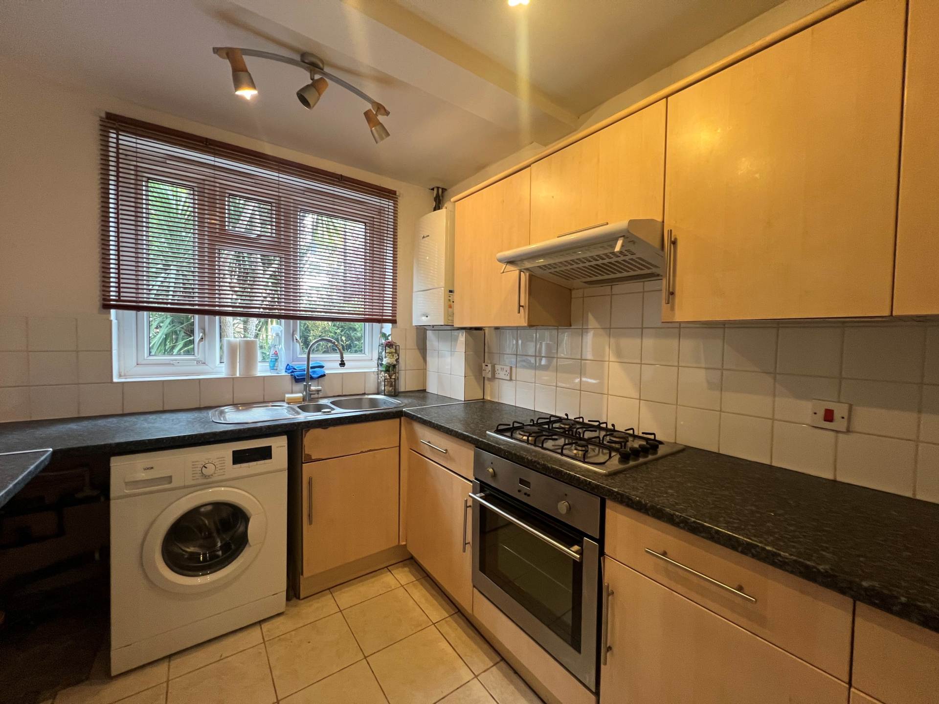 Additional Property Image 2 bedroom Maisonette for sale in London 3