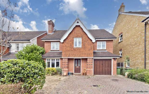 5 bedroom Detached to rent in Thames Ditton