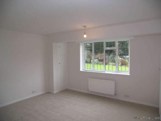 Additional Property Image 2 bedroom Flat to rent in Thames Ditton 3