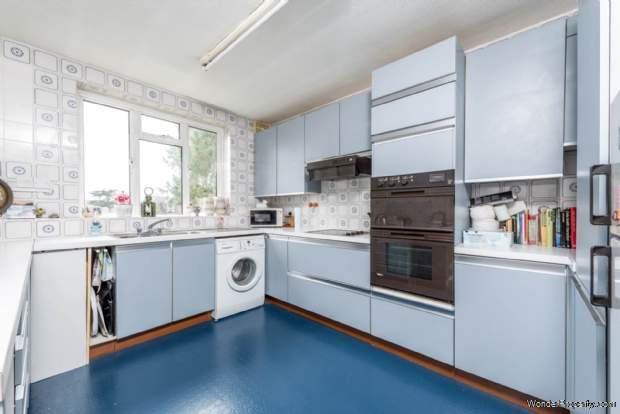 Additional Property Image 2 bedroom Flat for sale in Thames Ditton 8