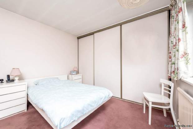 Additional Property Image 2 bedroom Flat for sale in Thames Ditton 9