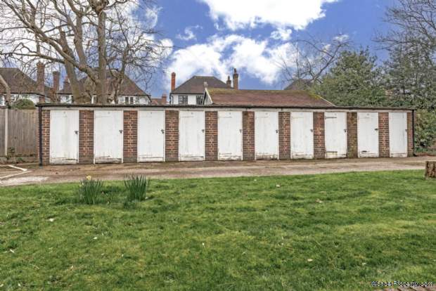 Additional Property Image 2 bedroom Flat for sale in Thames Ditton 13