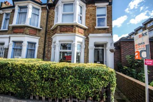 2 bedroom Flat to rent in London
