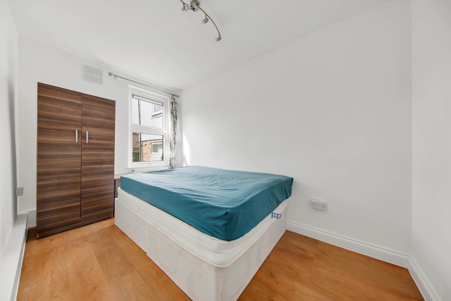 Additional Property Image 3 bedroom House for sale in London 18