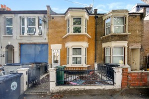 3 bedroom House for sale in London