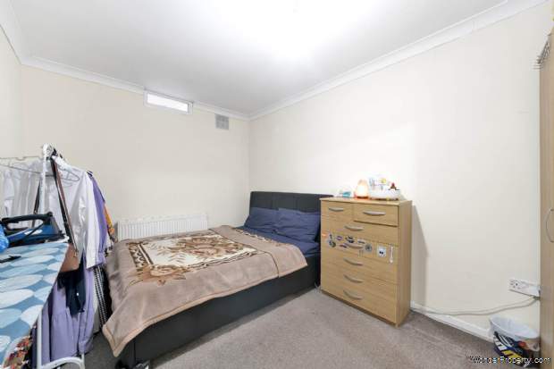 Additional Property Image 2 bedroom Flat for sale in London 6