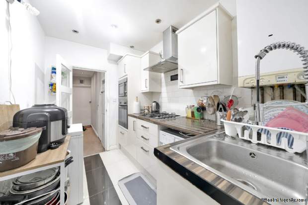 Additional Property Image 2 bedroom Flat for sale in London 8