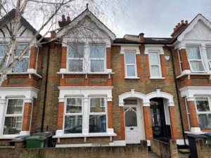 2 bedroom Flat to rent in London