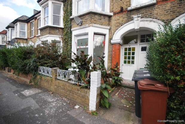 2 bedroom Flat for sale in London