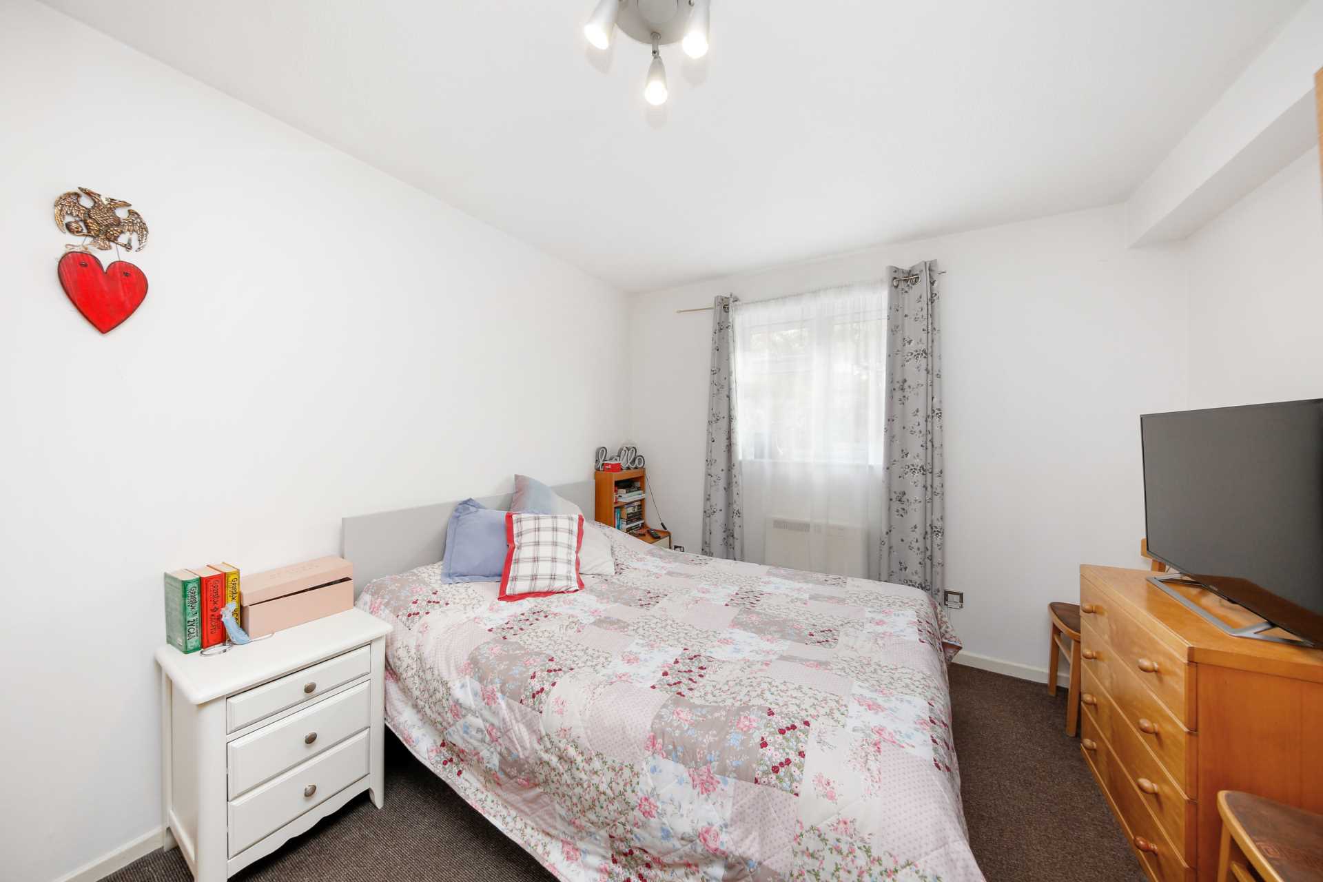 Additional Property Image 1 bedroom Flat for sale in London 9