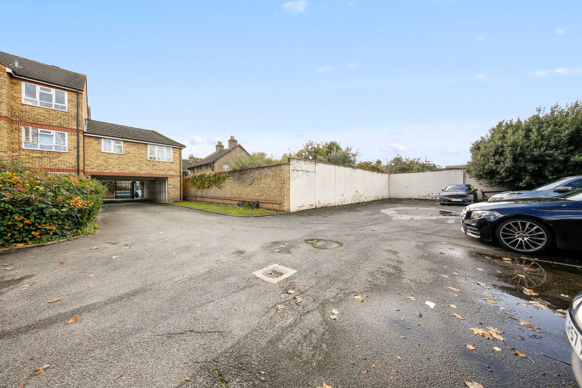 Additional Property Image 1 bedroom Flat for sale in London 13
