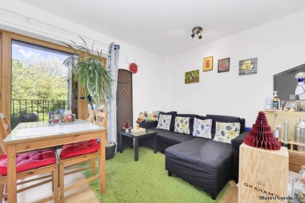 Additional Property Image 2 bedroom Flat for sale in London 9