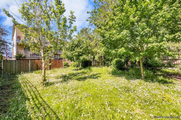 Additional Property Image 2 bedroom Flat for sale in London 15