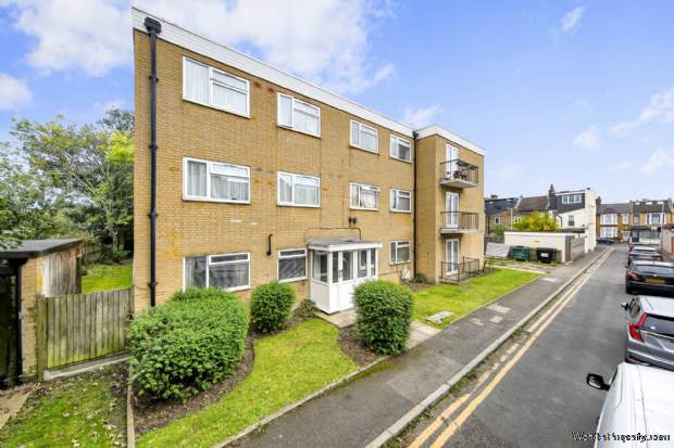 2 bedroom Flat for sale in London