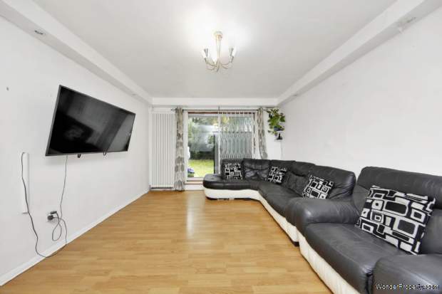 Additional Property Image 2 bedroom Flat for sale in London 4