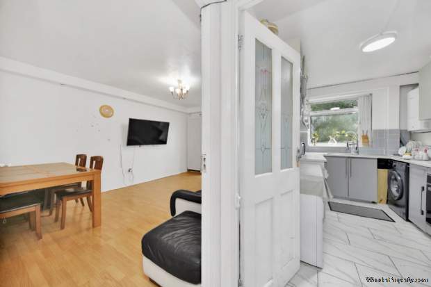Additional Property Image 2 bedroom Flat for sale in London 19