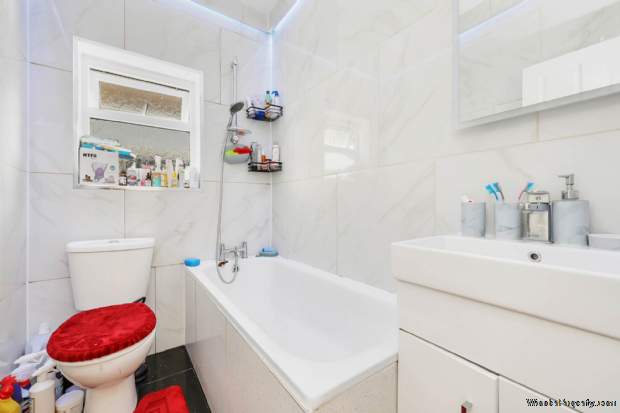 Additional Property Image 2 bedroom Flat for sale in London 8