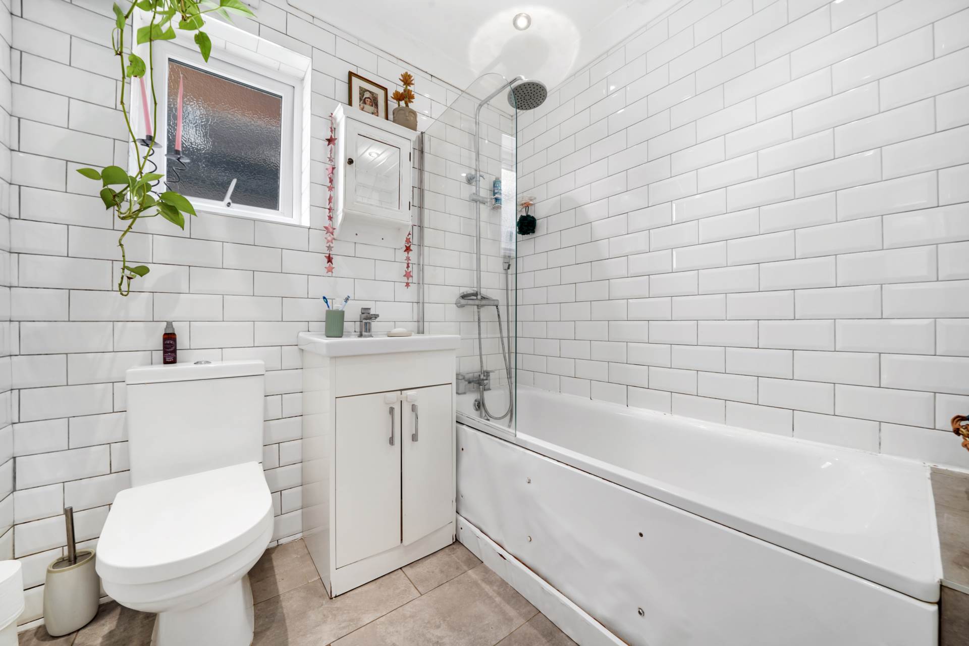Additional Property Image 2 bedroom Flat for sale in London 9