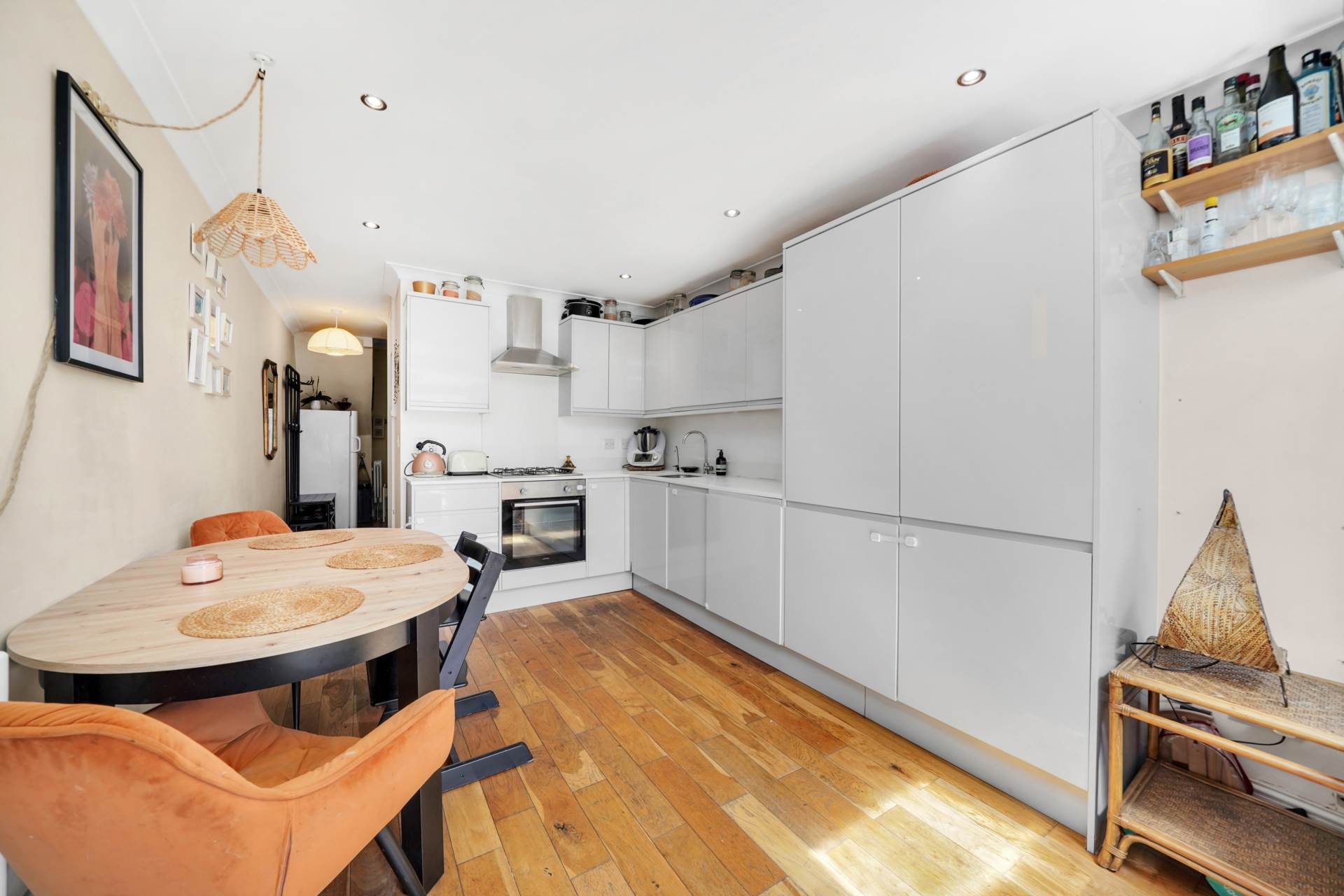 Additional Property Image 2 bedroom Flat for sale in London 12