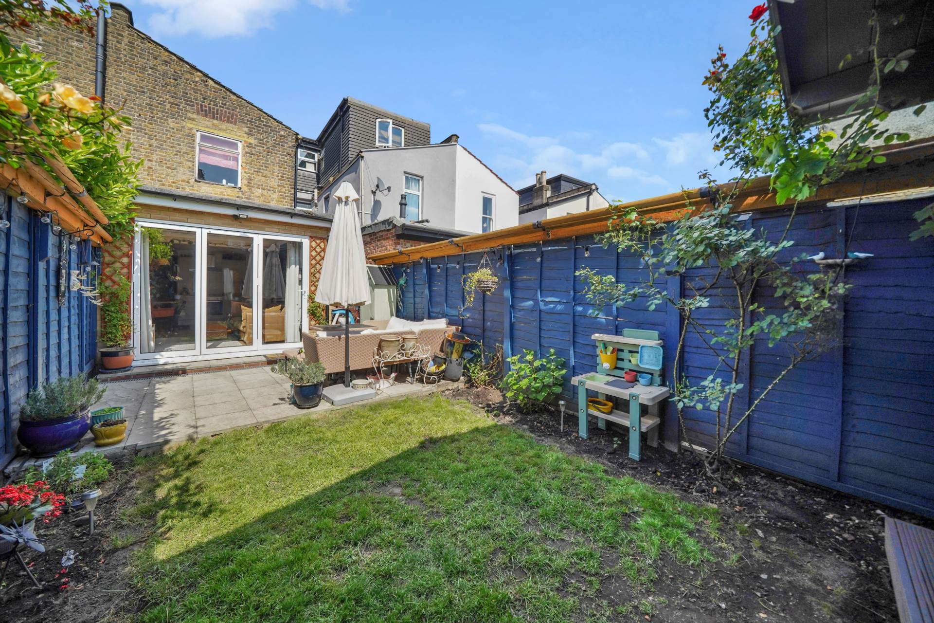Additional Property Image 2 bedroom Flat for sale in London 16