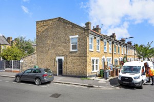 4 bedroom House for sale in London