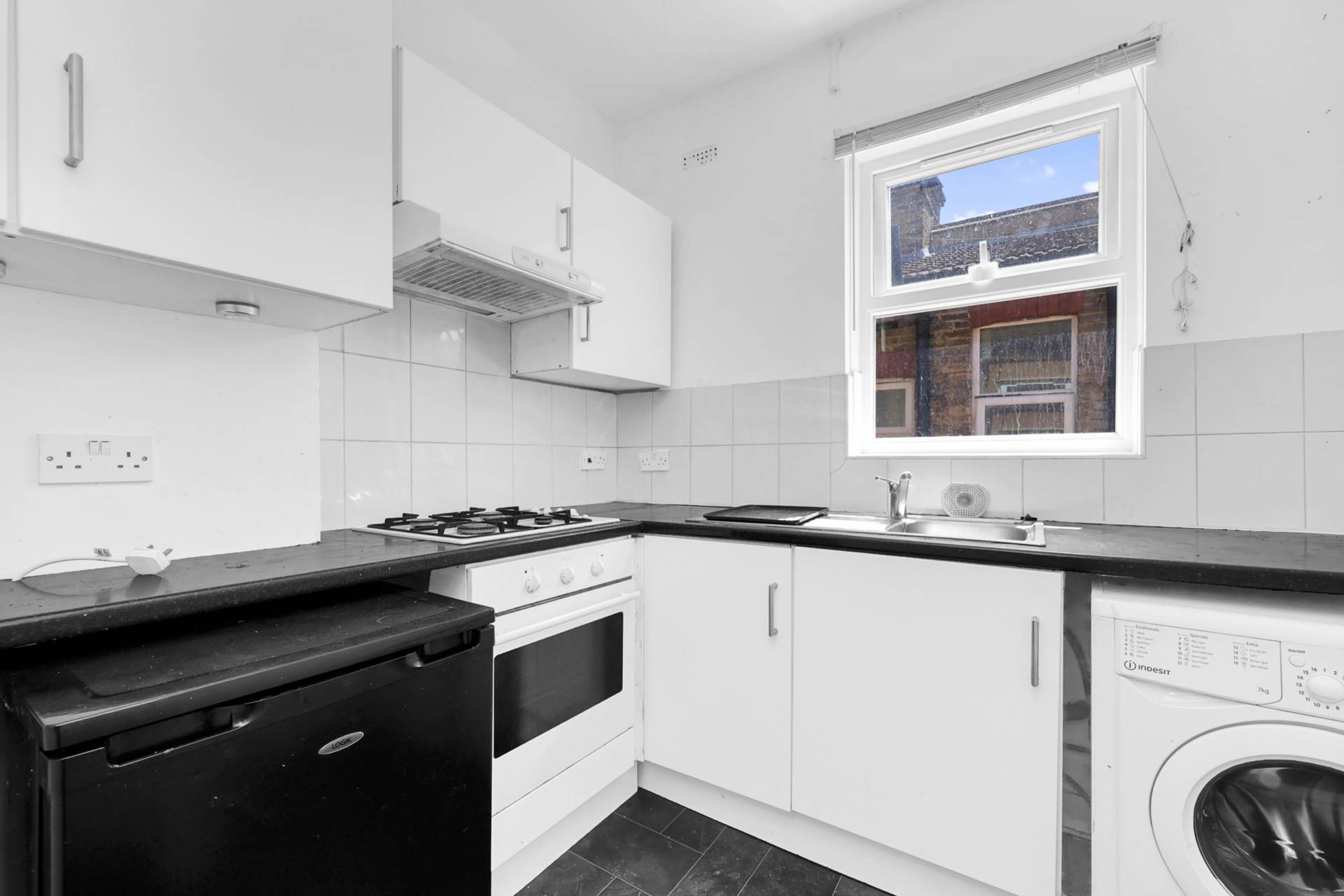 Additional Property Image 2 bedroom Flat for sale in London 16