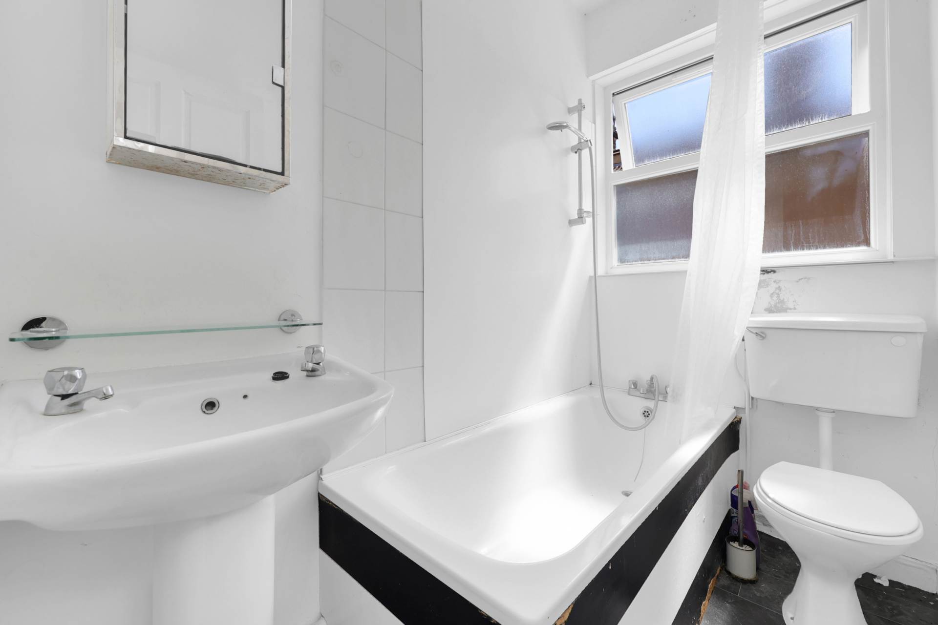 Additional Property Image 2 bedroom Flat for sale in London 18