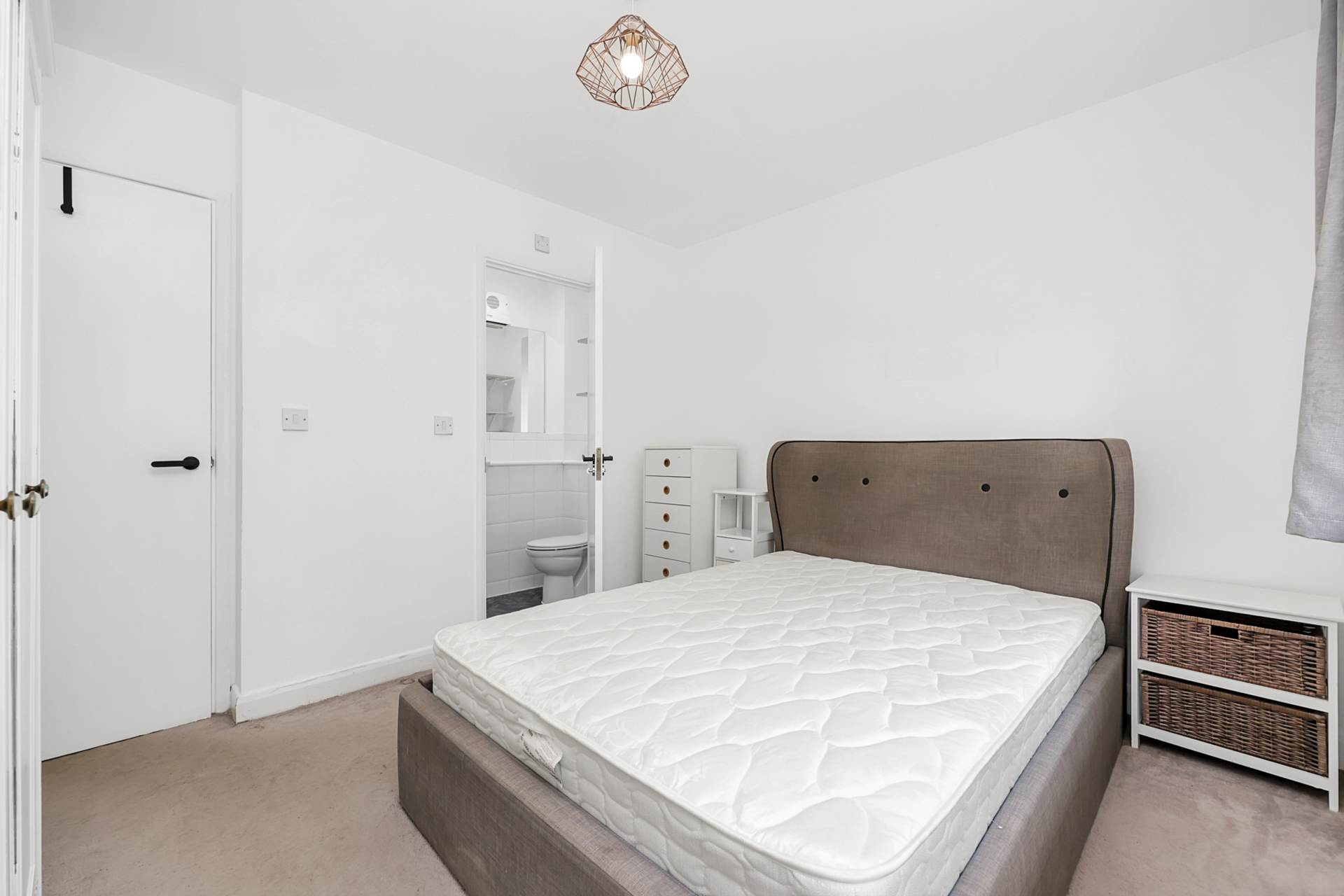 Additional Property Image 2 bedroom Flat for sale in London 10