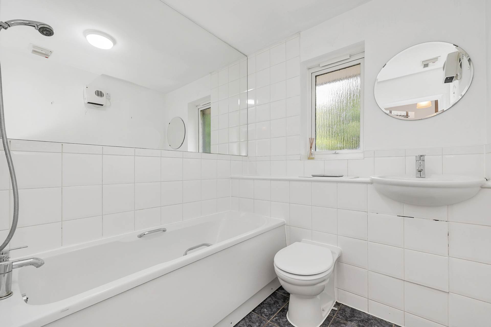 Additional Property Image 2 bedroom Flat for sale in London 16
