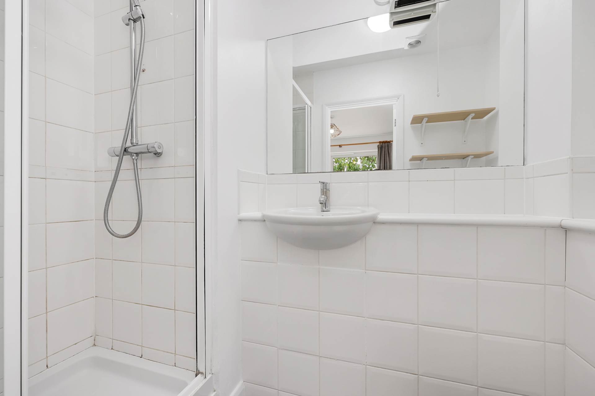 Additional Property Image 2 bedroom Flat for sale in London 18