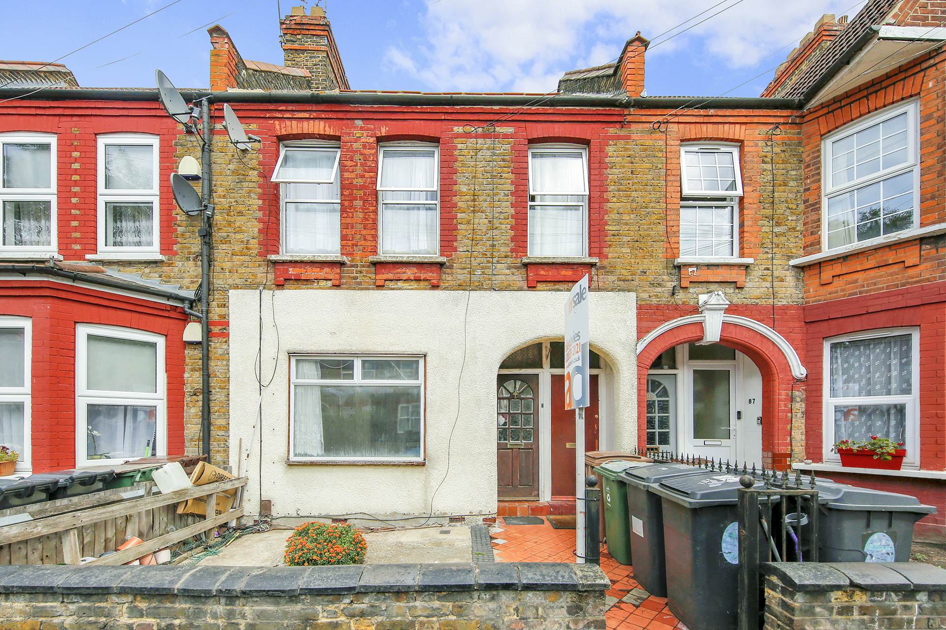 2 bedroom Maisonette for sale in London
