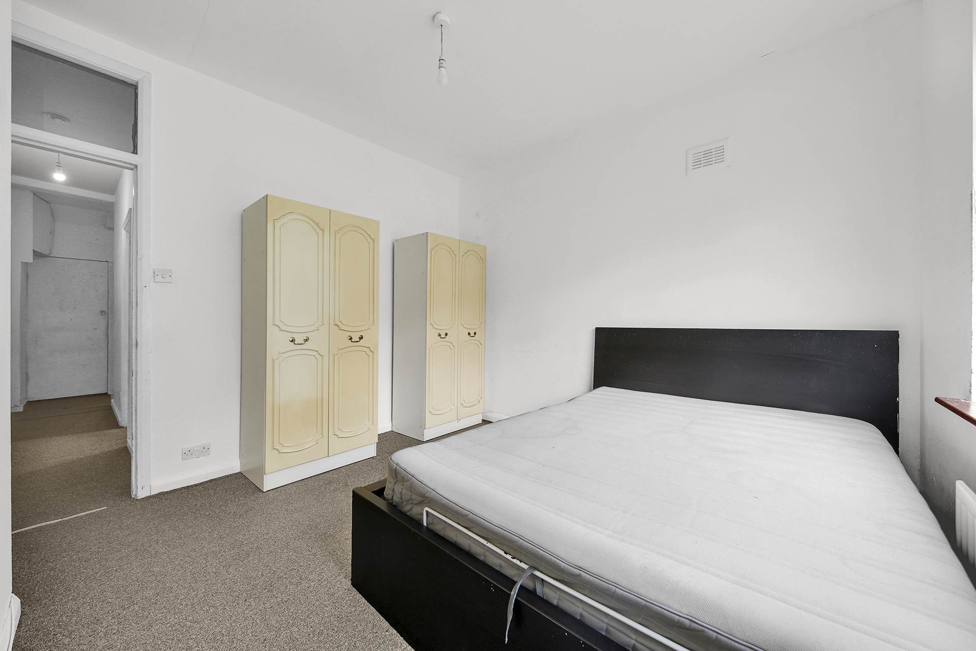 Additional Property Image 2 bedroom Maisonette for sale in London 8
