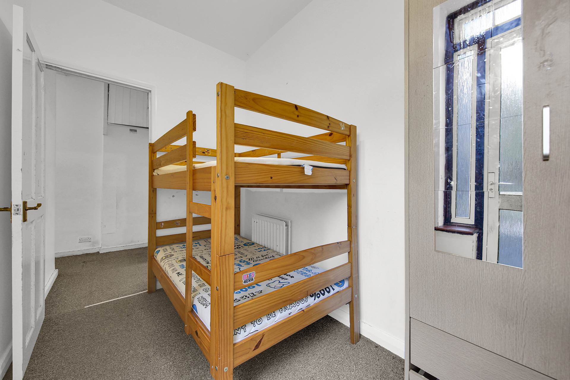 Additional Property Image 2 bedroom Maisonette for sale in London 13