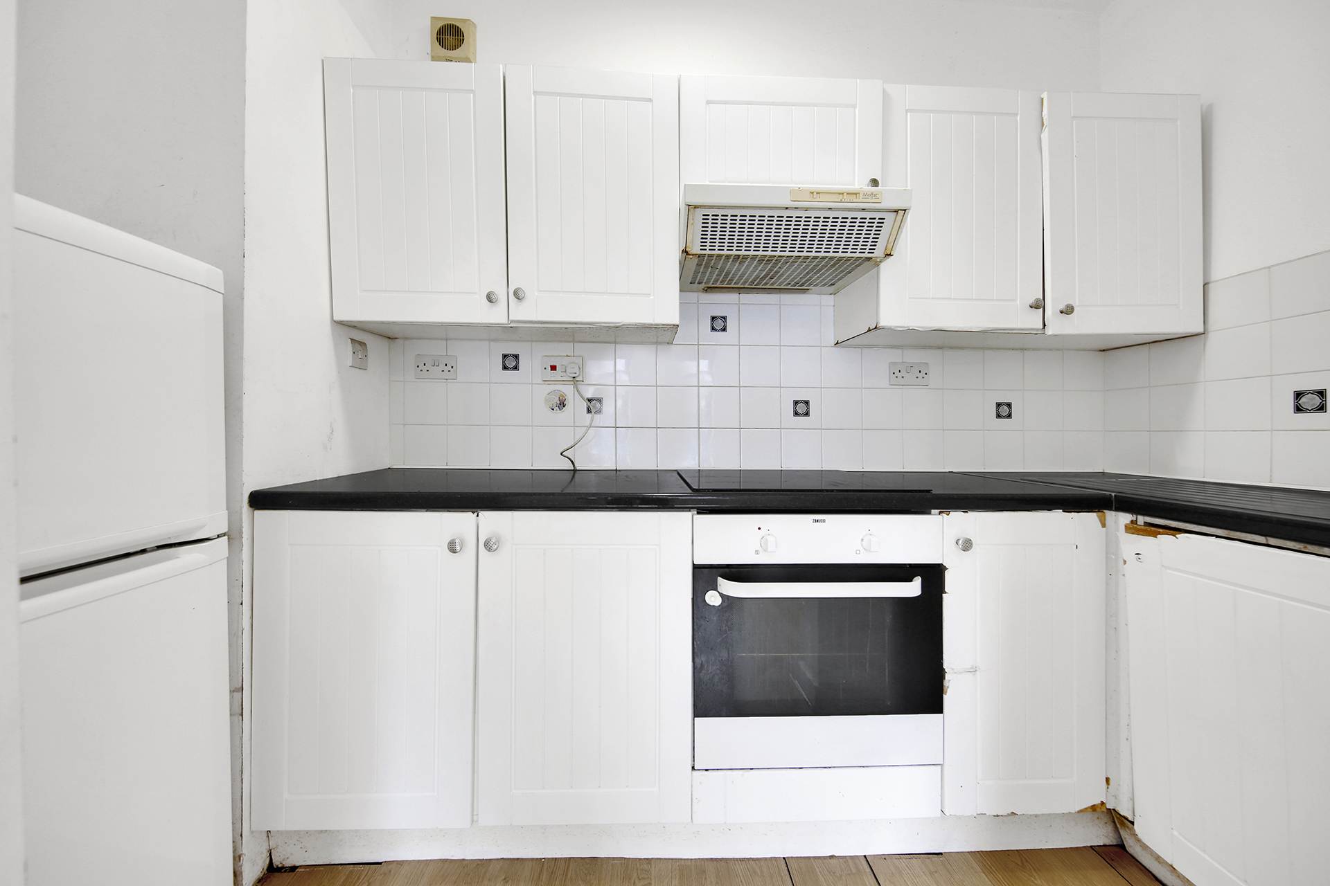 Additional Property Image 2 bedroom Maisonette for sale in London 18