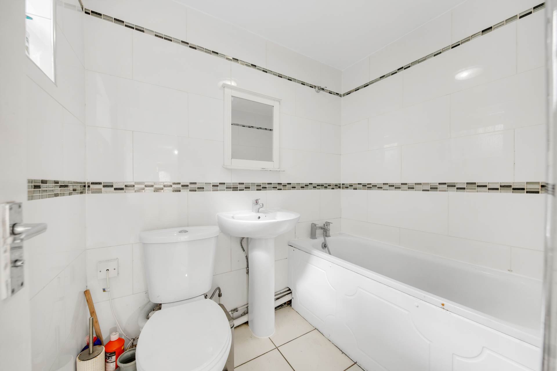 Additional Property Image 1 bedroom Flat for sale in London 9
