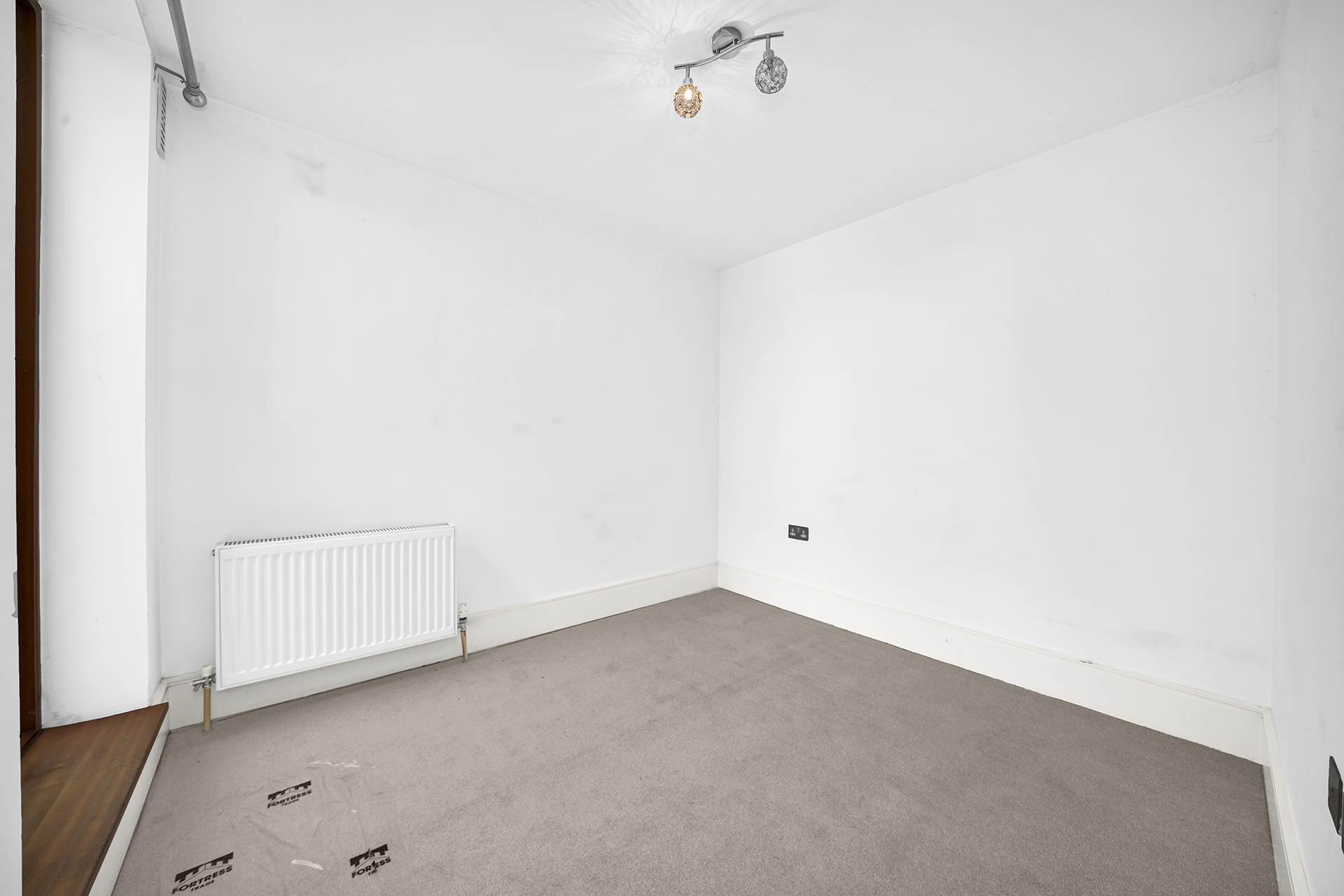Additional Property Image 2 bedroom Flat for sale in London 8