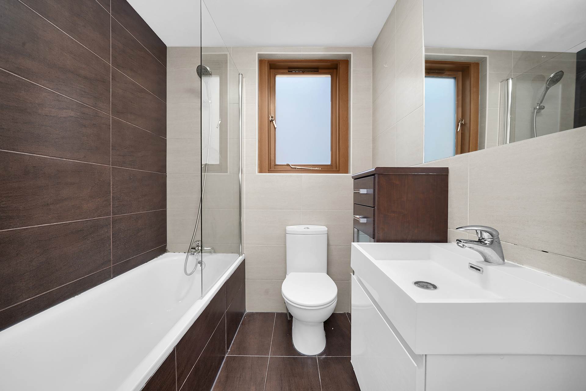 Additional Property Image 2 bedroom Flat for sale in London 9
