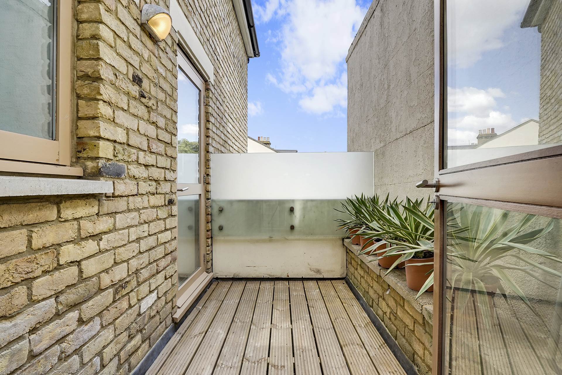 Additional Property Image 2 bedroom Flat for sale in London 10
