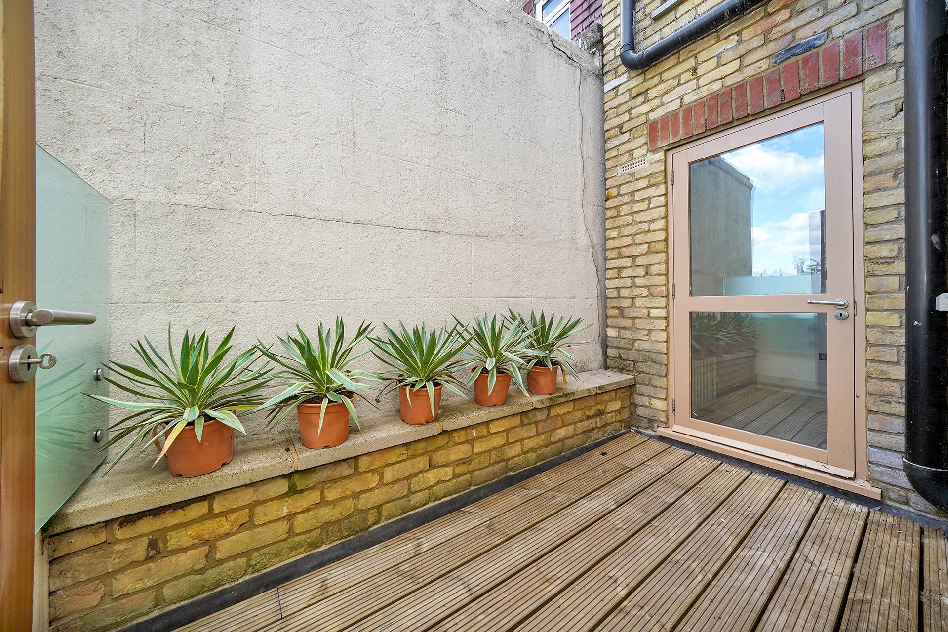 Additional Property Image 2 bedroom Flat for sale in London 13
