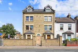 2 bedroom Flat for sale in London