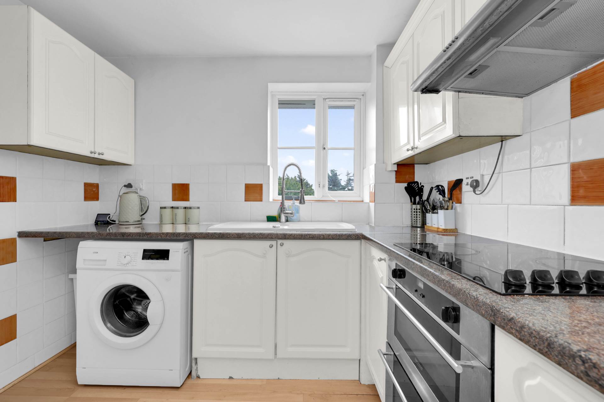 Additional Property Image 2 bedroom Flat for sale in London 6