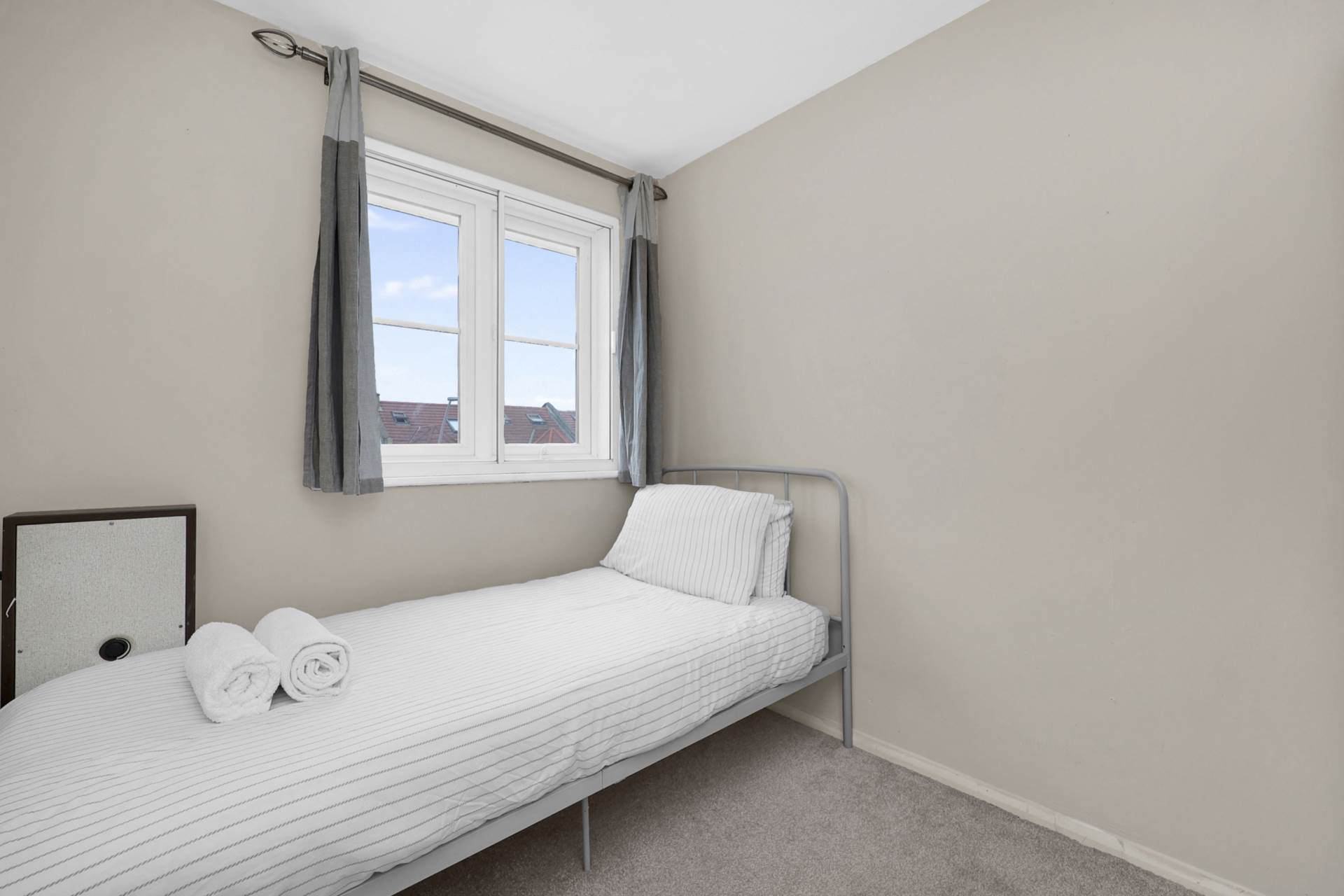 Additional Property Image 2 bedroom Flat for sale in London 16