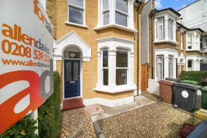 4 bedroom House for sale in London